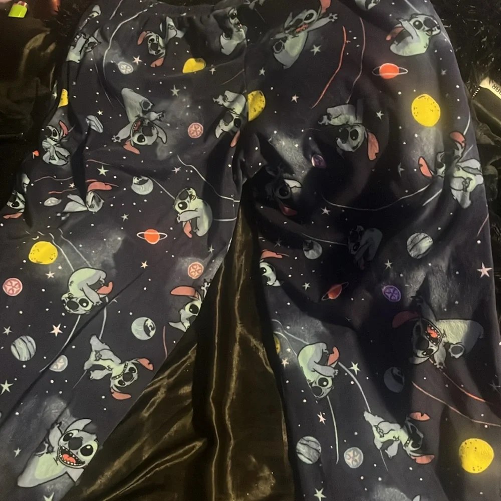 Pj pant there very stuff and in very good condition they are 100% ployester - Picture 2 of 3